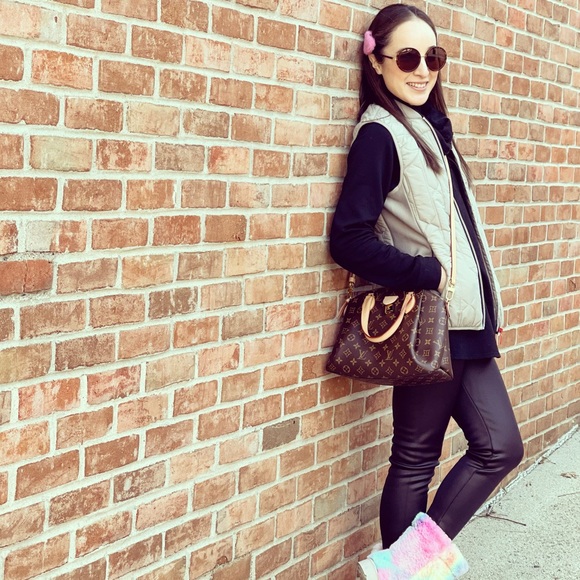 Meet your Posher, Nora! 💜 - Picture 2 of 4